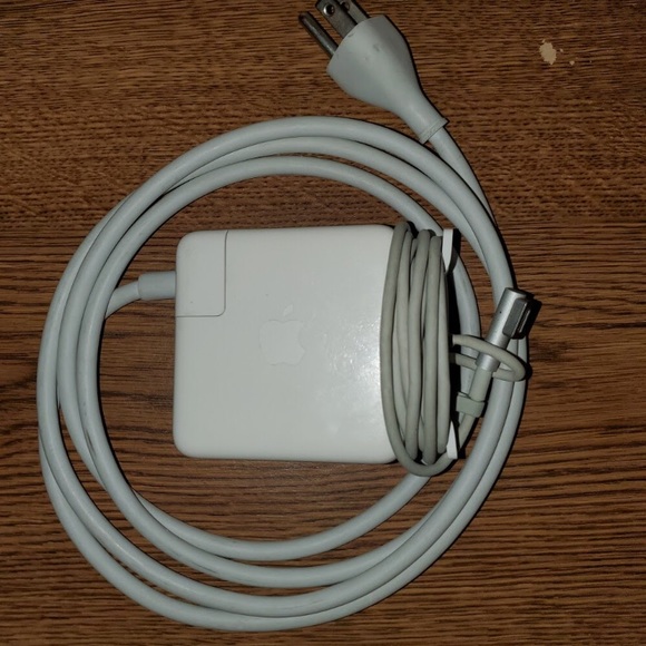 Apple macbook chargers - Picture 2 of 7